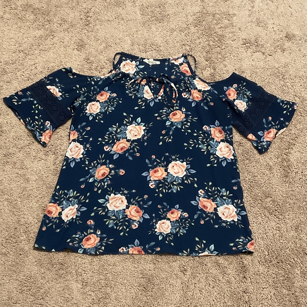 Love Delirious Maternity – Navy Floral Cold-Shoulder Top